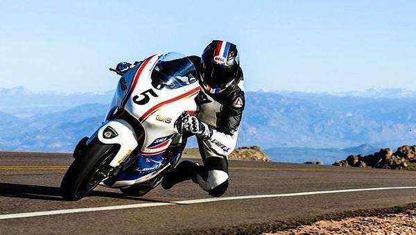 lightning electric motorcycle beats gas bikes in pikes peak climb